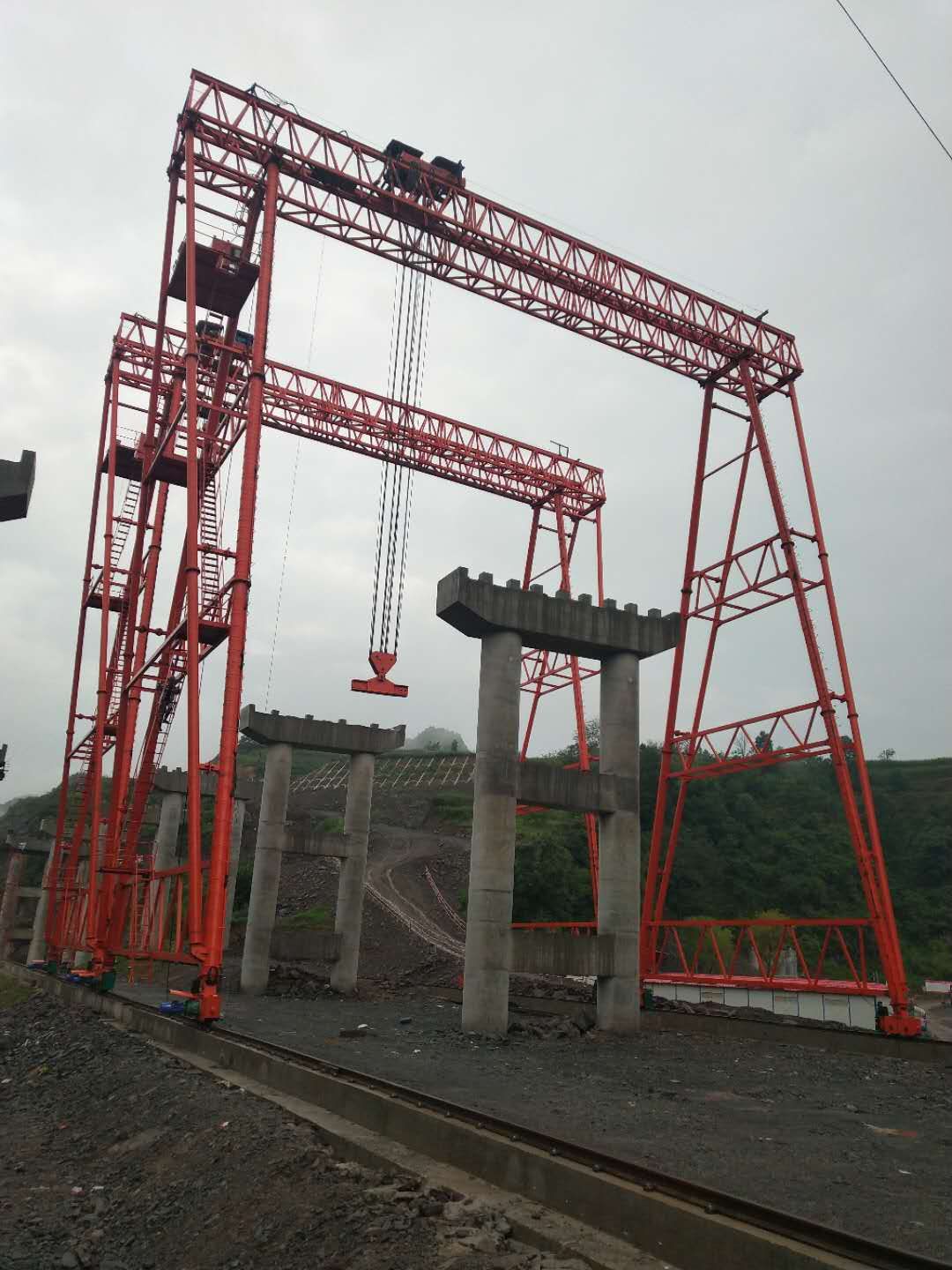 中鐵四局貴陽項(xiàng)目，MG100噸-32米跨38米高龍門吊