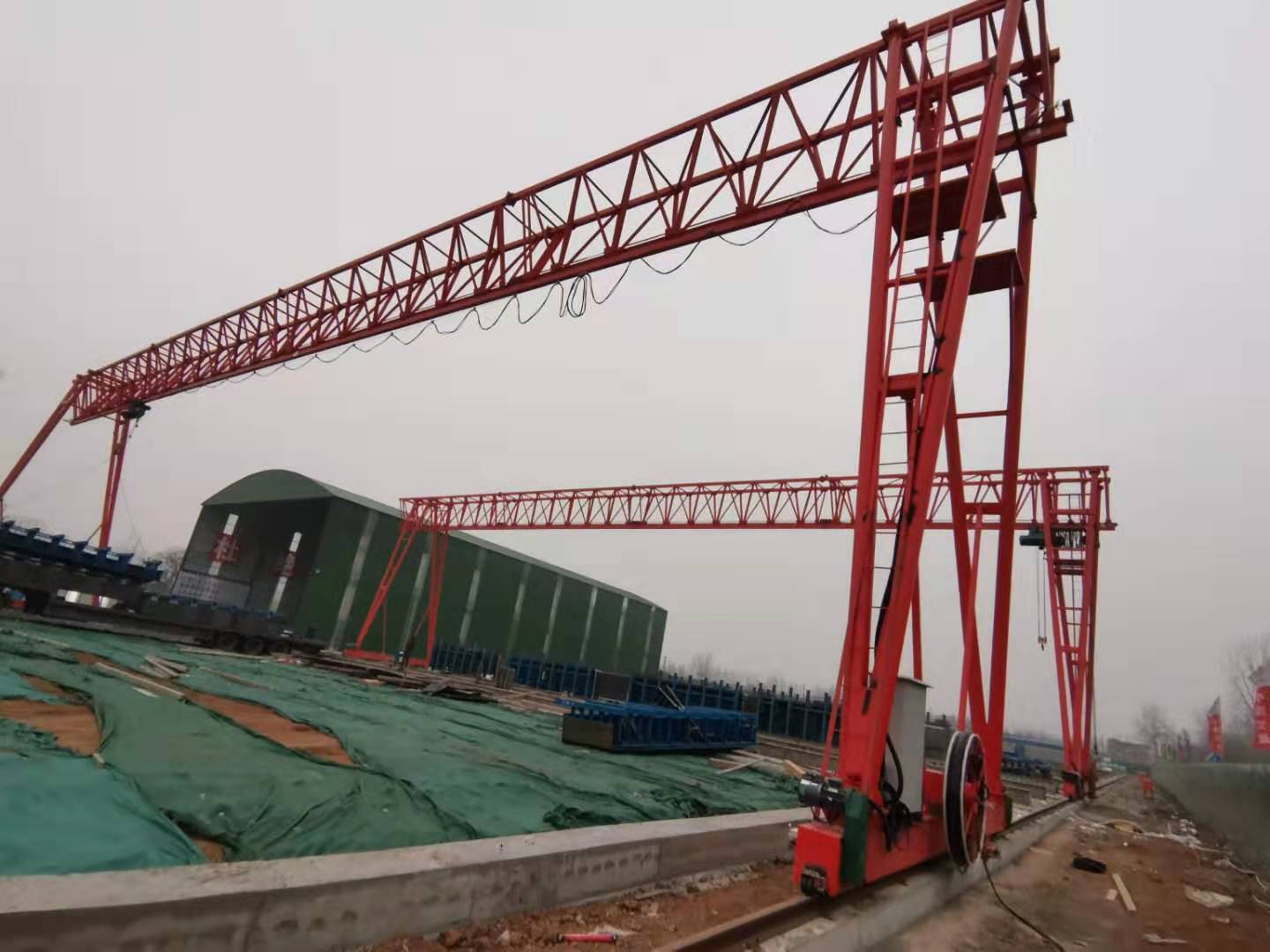 中國交建基礎(chǔ)建設(shè)集團(tuán)，310國道改擴(kuò)建洛陽新安段，ME90+90/10t-43m-9m一臺，MH10t-43m-9m-2臺，MH5t-22m-9m-1臺