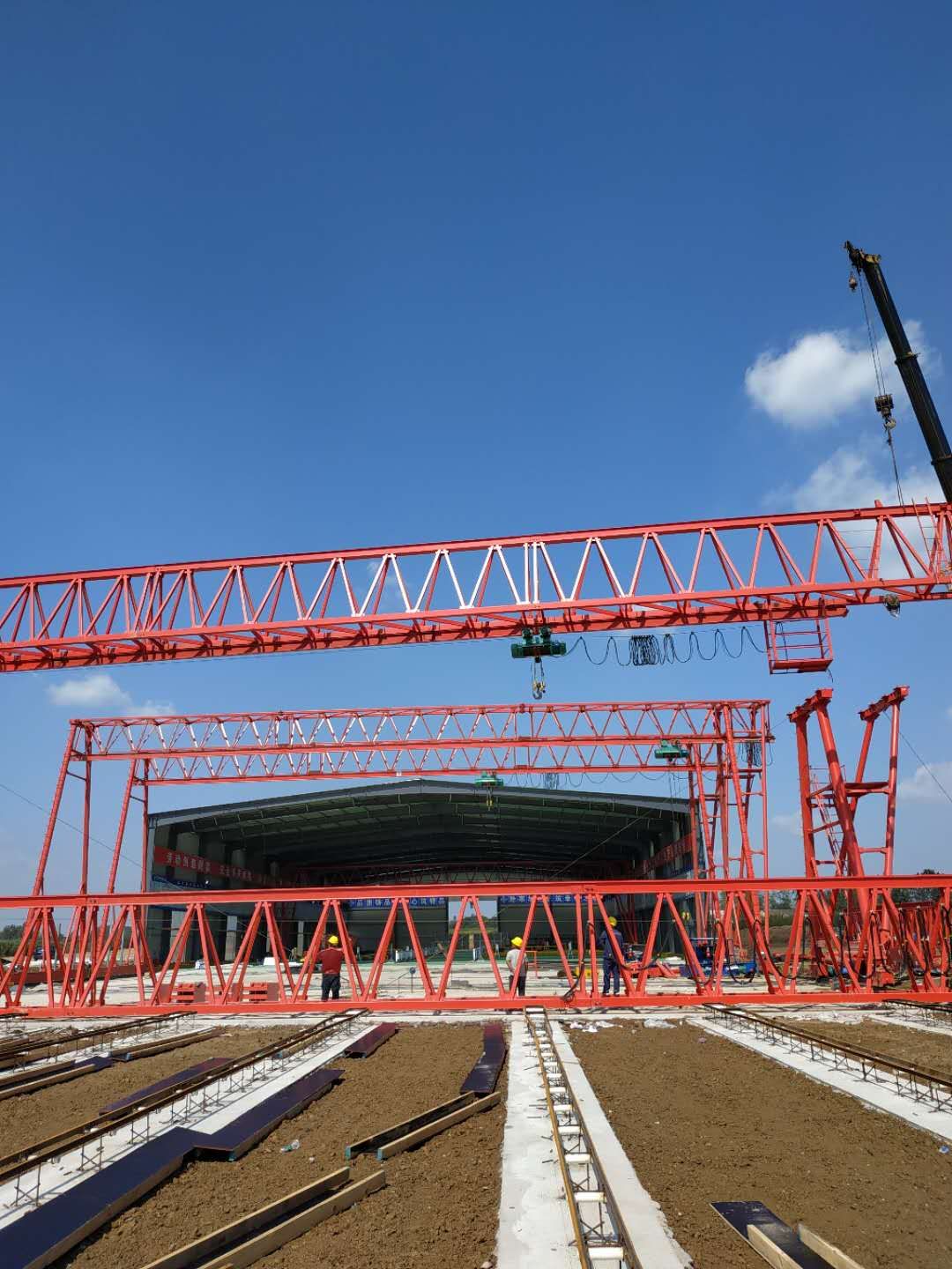 上海普都建筑勞務(wù)有限公司安徽滁州定遠(yuǎn)縣中交華南公司明巢高速4標(biāo)MG8010T-32M-9M龍門(mén)吊二臺(tái)，MH10T-32M-9M龍門(mén)吊三臺(tái)