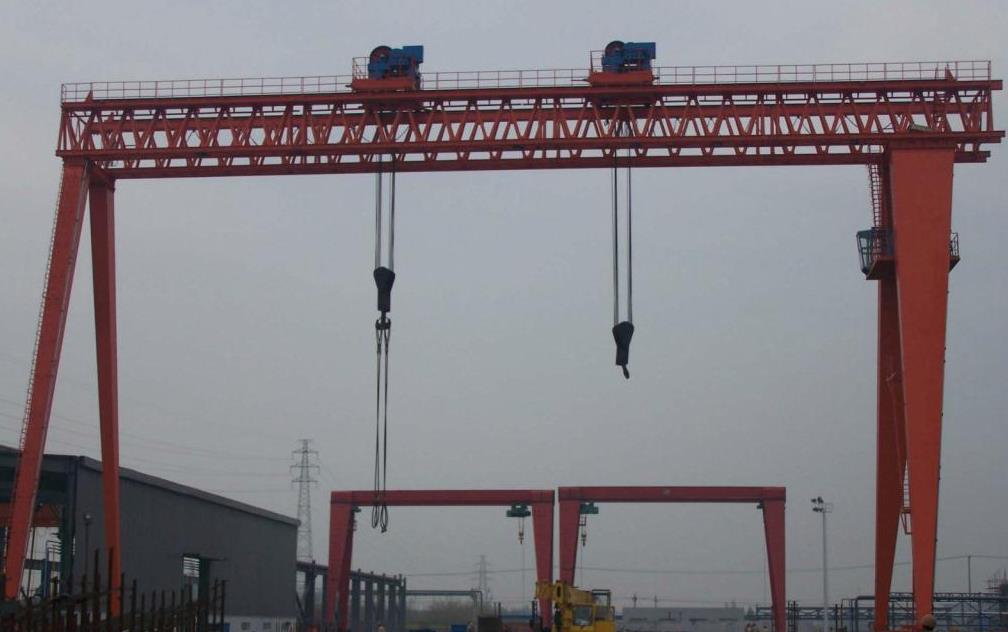ME雙主梁雙小車龍門吊安裝有哪些流程?做哪些準(zhǔn)備工作